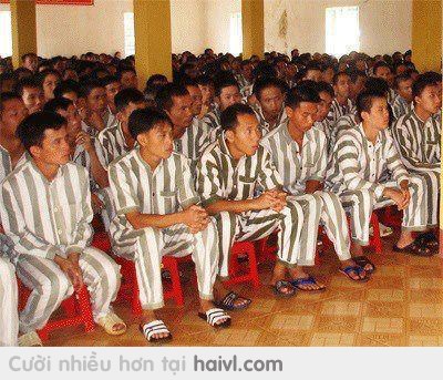 Ra trường rồi, nhớ ngôi trường nghiêm túc này quá! :((