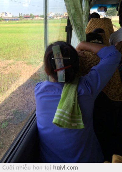 Đi xe gặp bác này :) trông giống dáng dấp mẹ của mình ngày xưa quá :(