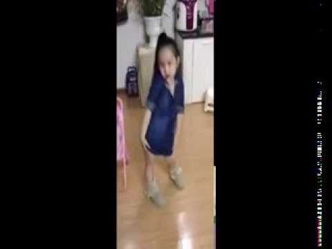 Anh không đòi quà remix cực phê, phiên bản cô bé quẩy trong bếp  <3