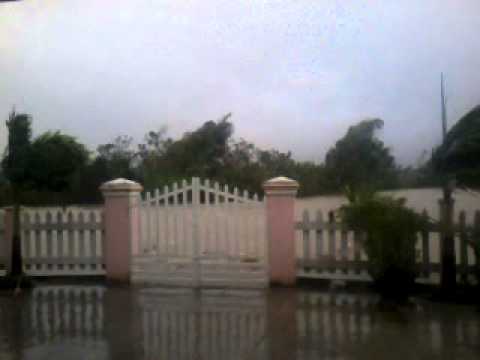 Clip bão số 11 rất mạnh tại Quảng Nam sáng 15/10/2013