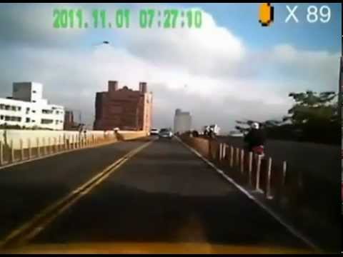Tai nạn ! Vaix car loongf tieengs :D