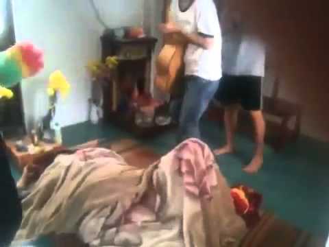 Đừng bao giờ ngủ trong khi mấy đứa bạn còn thức :))